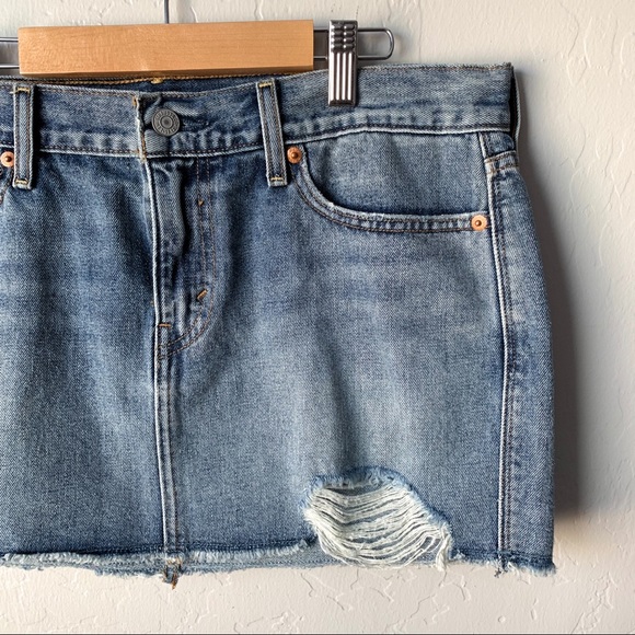 Levi's Dresses & Skirts - Levi’s Cutoff Jean Mini Skirt - Size 10